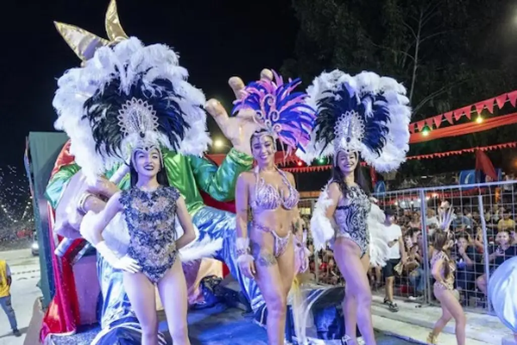 Imagen Alcaldesa se vuelve tendencia tras desfilar con traje 