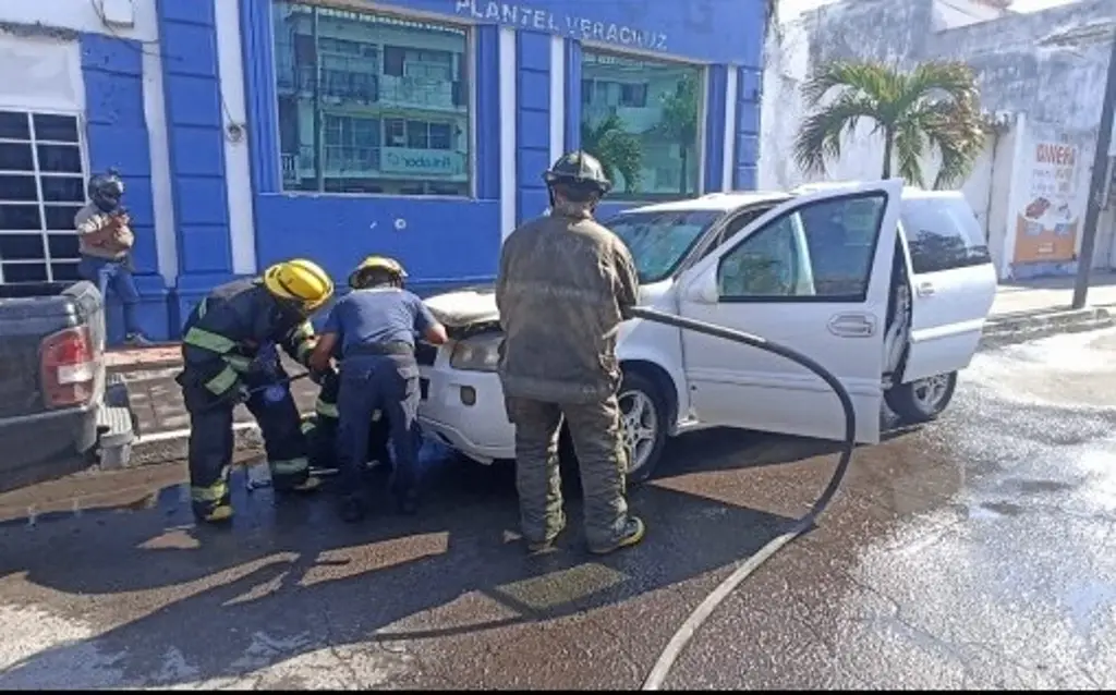 Imagen Se incendia camioneta en el Centro Histórico de Veracruz