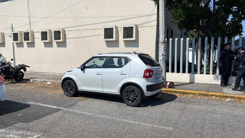 Imagen Identifican a hombre que falleció en su auto afuera del IMSS en Veracruz