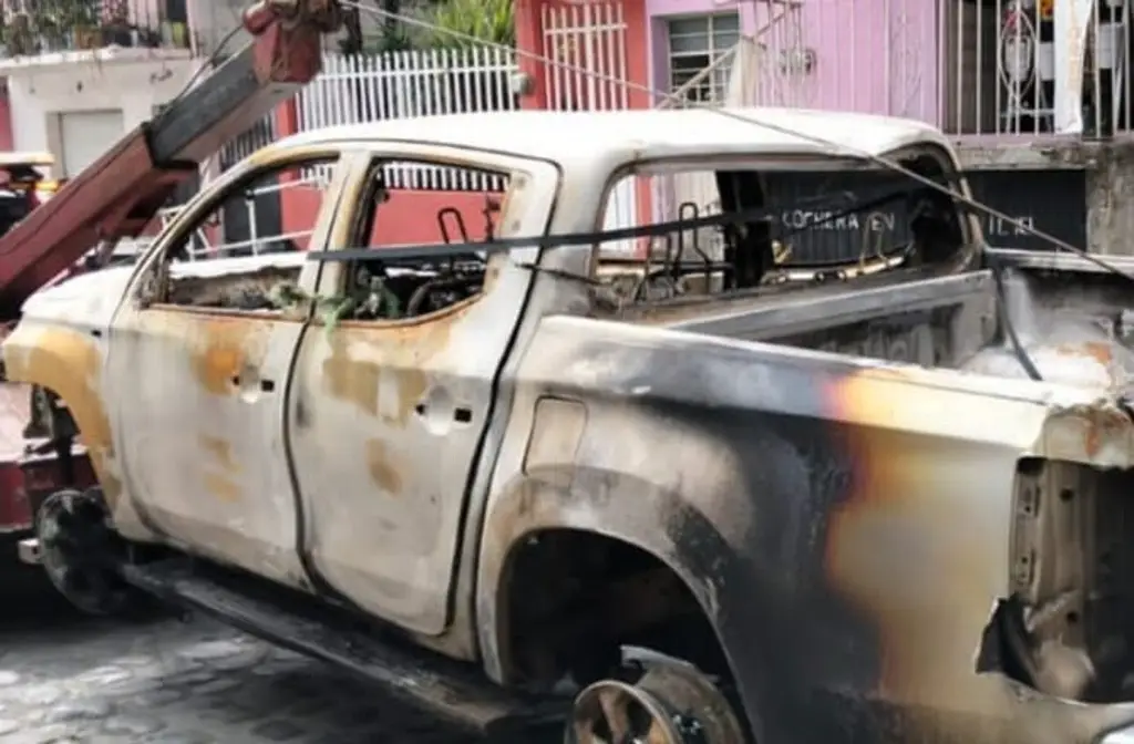 Imagen Incendian camioneta de la FGR en Calcahualco, Veracruz