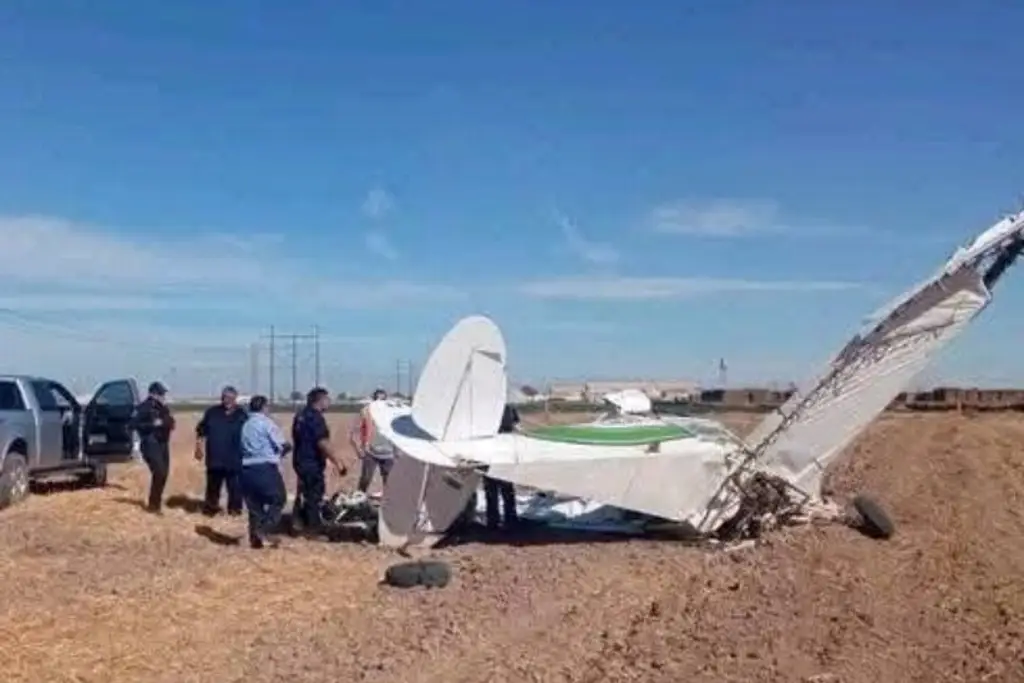 Imagen Se desploma avioneta tras enredarse con cables de luz en Mexicali