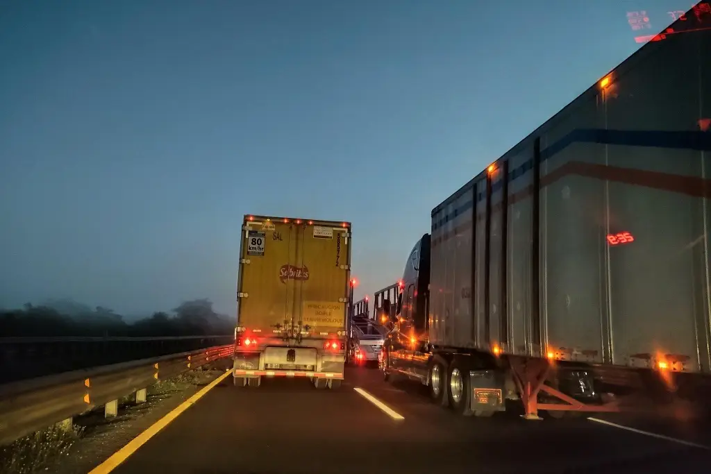 Imagen Cierran circulación en autopista Córdoba – Veracruz por accidente