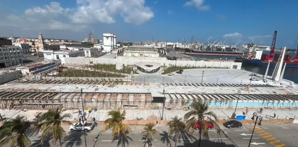 Imagen Así va la construcción de la Plaza Heroísmo Veracruzano en el Malecón de Veracruz