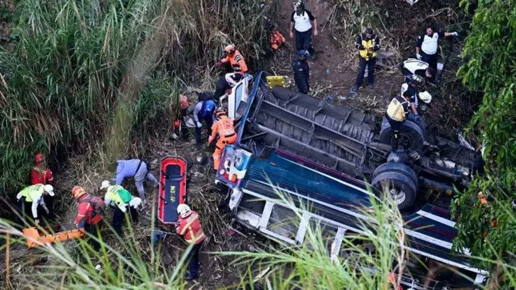 Imagen Un mexicano entre las 55 víctimas del accidente de autobús en Guatemala