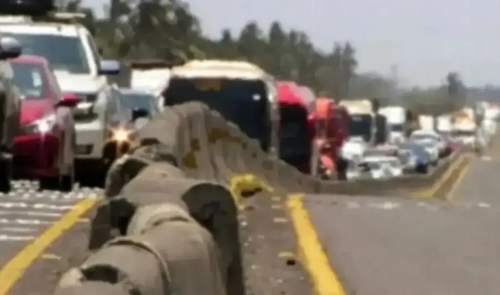 Imagen Cierre total de circulación en autopista con dirección a la ciudad de Veracruz; esta es la razón