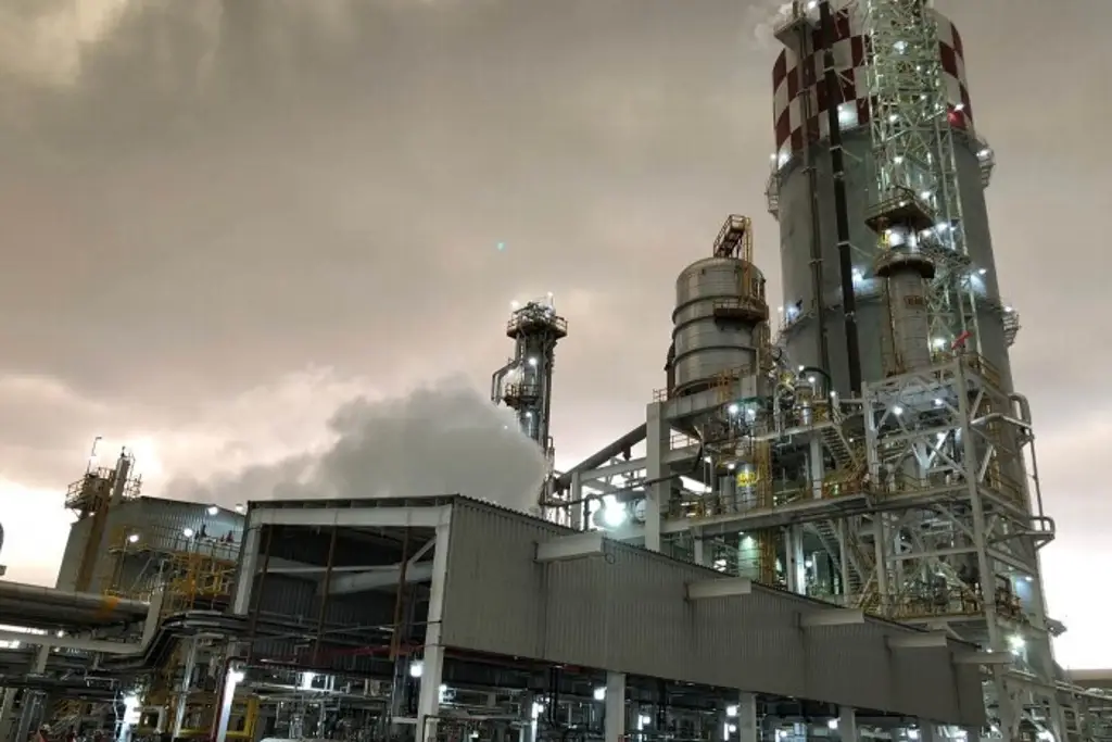 Imagen Pemex invertirá más de 20 mil mdp en petroquímica de Veracruz, según Plan Maestro 2025-2030