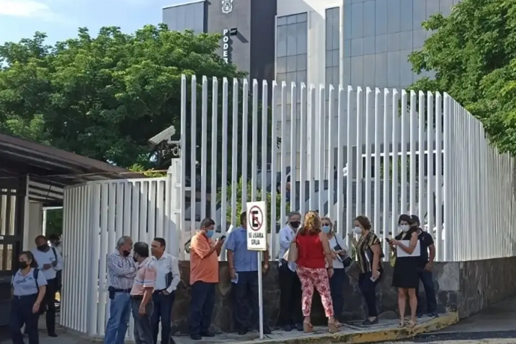 Imagen No hay agua ni papel en baños de Ciudad Judicial de Veracruz, denuncian abogados