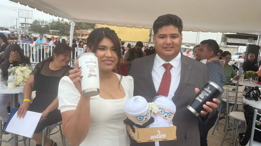 Imagen Realizan la boda en el Oxxo del Amor en Boca del Río 