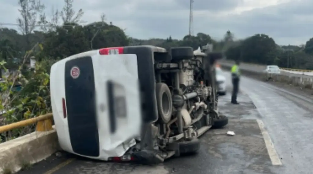 Imagen Se registra fuerte accidente en carretera Córdoba - Boca del Río; hay cierre parcial