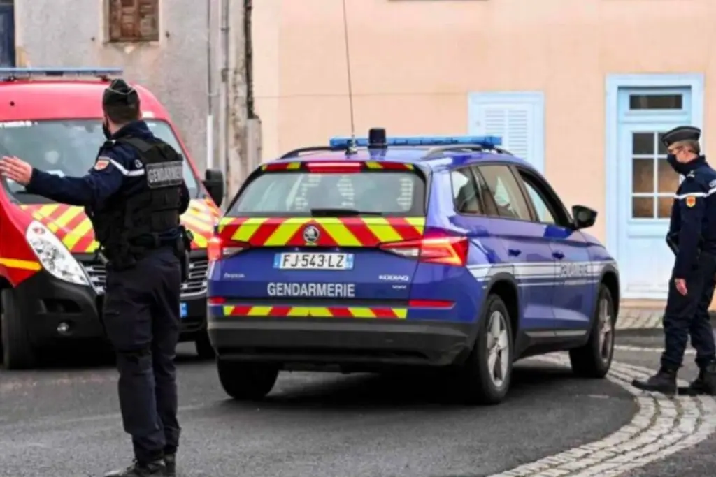 Imagen Armado con 2 sables deja lesionados en las afueras de París