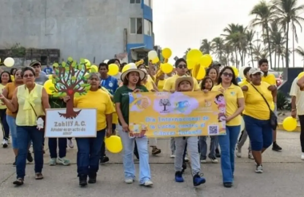 Imagen Con caminata, conmemoran el Día Internacional de la Lucha contra el Cáncer Infantil en Coatzacoalcos