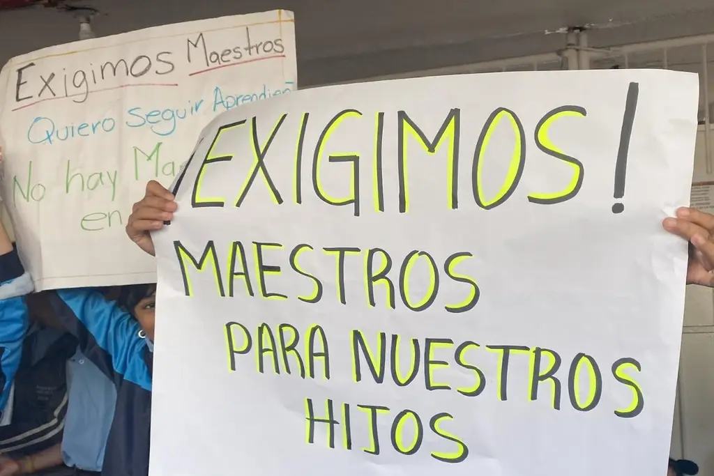 Imagen Toman escuela Juan Malpica por falta de maestros en Veracruz 