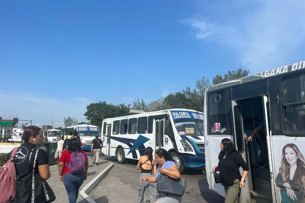 Imagen Ciudadanos se queja por falta de camiones, aseguran que esperaron más de 2 horas