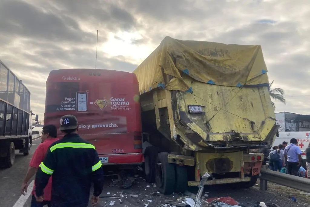 Imagen Denunciarán a servidores públicos por accidente en la Veracruz-Cardel