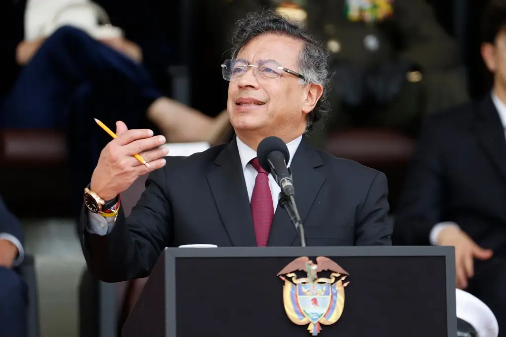 Imagen Gustavo Petro denuncia que los narcotraficantes quieren 'tumbarlo' con ataque a su avión