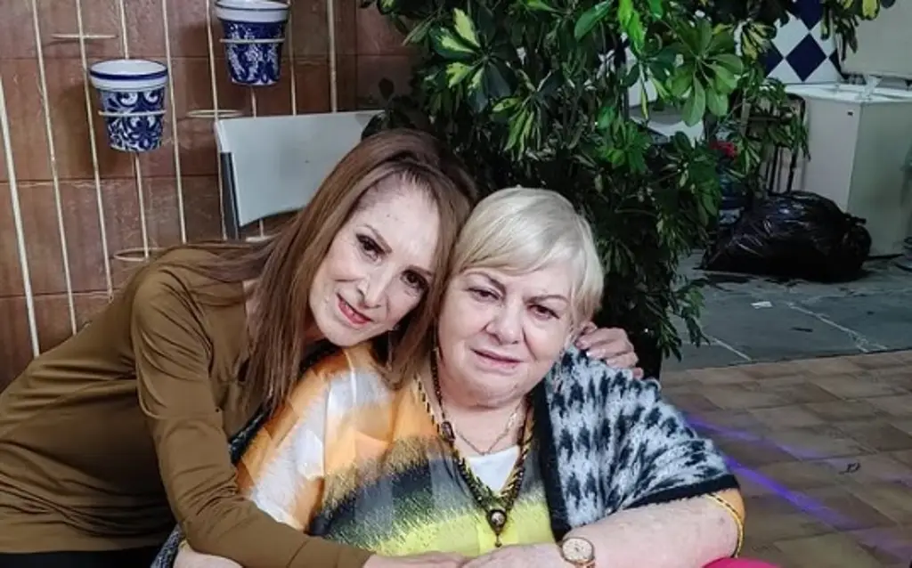 Imagen 'Me dejaste sola pero ya estás con mamá': Hermana de Paquita la del Barrio 