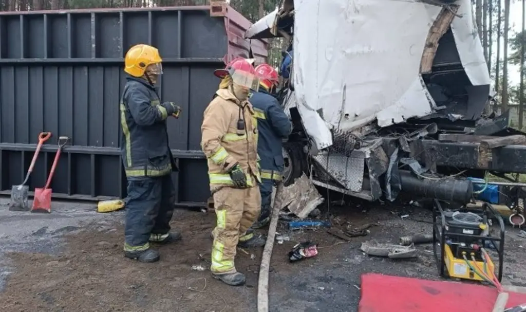 Imagen Rescatan cuerpos de 2 hombres tras accidente en carretera de Veracruz 