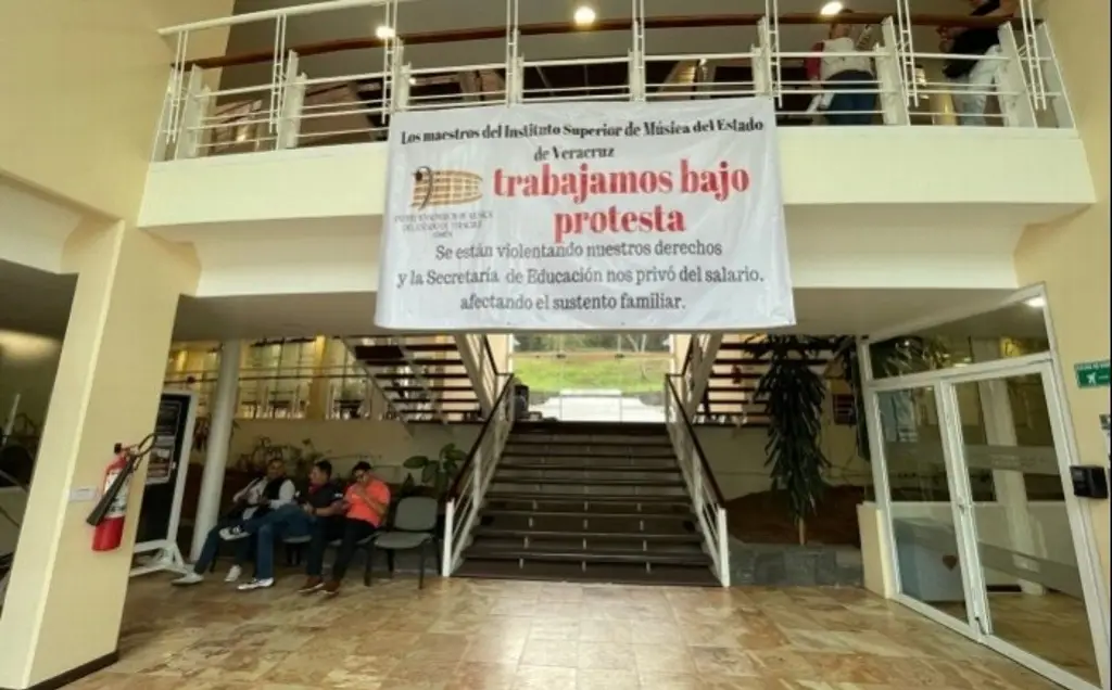 Imagen Instituto de Música de Veracruz retiene salarios para forzar a empleados a firmar contratos temporales