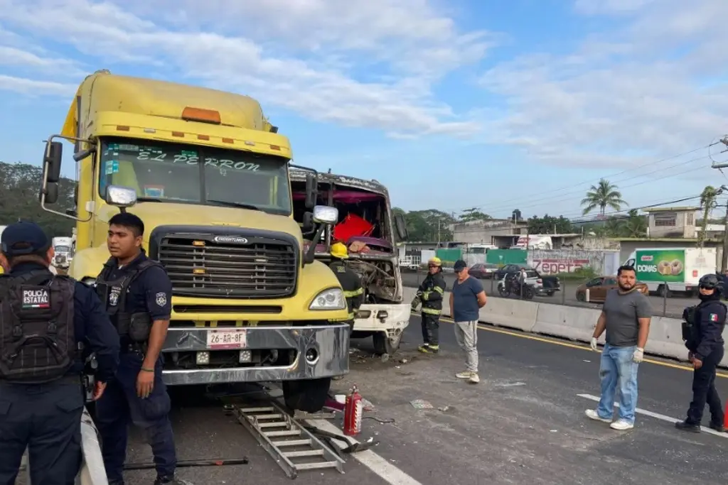 Imagen Virginia, otra herida del accidente en la Veracruz-Cardel, acusa que ni el médico legista la ha revisado