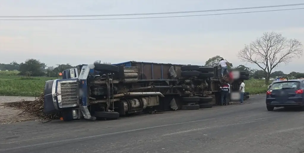 Imagen Se registra cierre parcial de circulación en carretera de Veracruz 