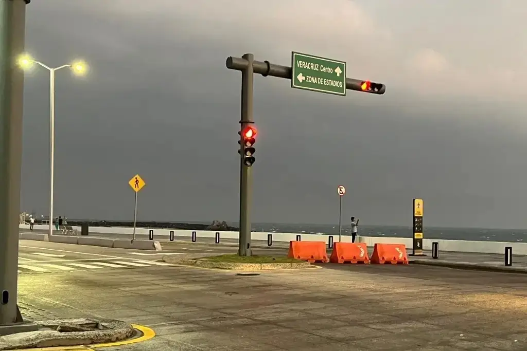 Imagen Sigue cerrado el bulevar Ávila Camacho en Boca del Río