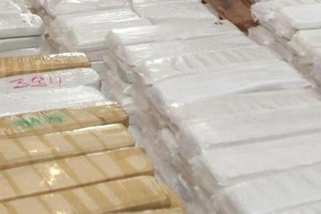 Imagen Interceptan en Ecuador otra 'narcolancha'; llevaba más de 1.5 toneladas de droga