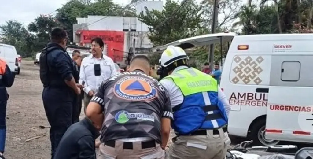 Imagen Roban motocicleta y se accidentan en carretera de Veracruz 