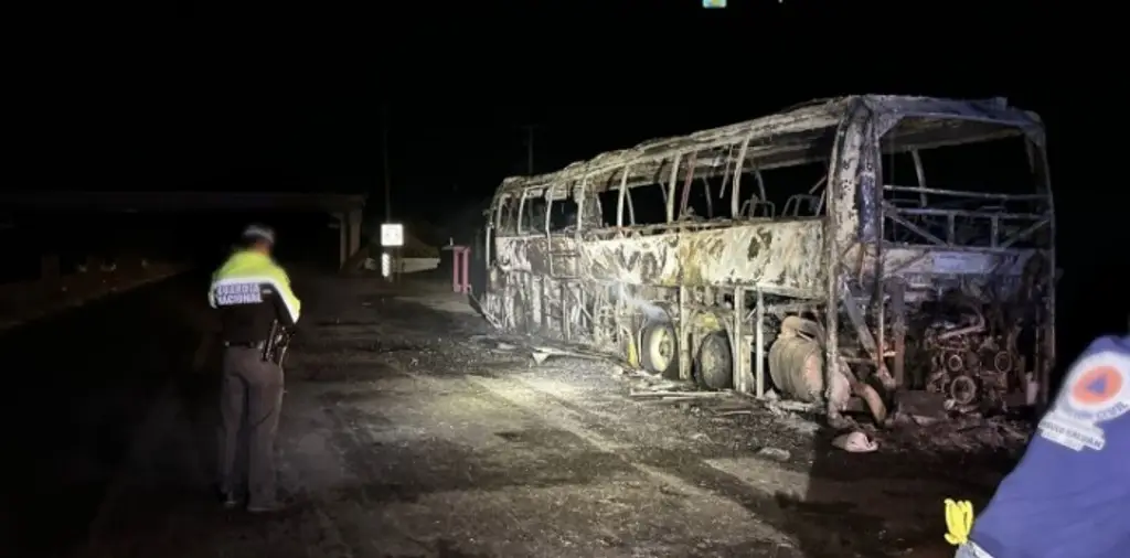 Imagen Se incendia autobús en la Poza Rica-Veracruz,