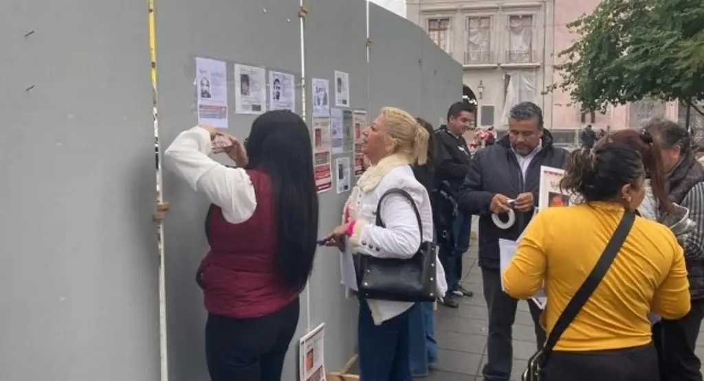 Imagen Colocan fotografías de personas desaparecidas en parque de Xalapa, Veracruz 