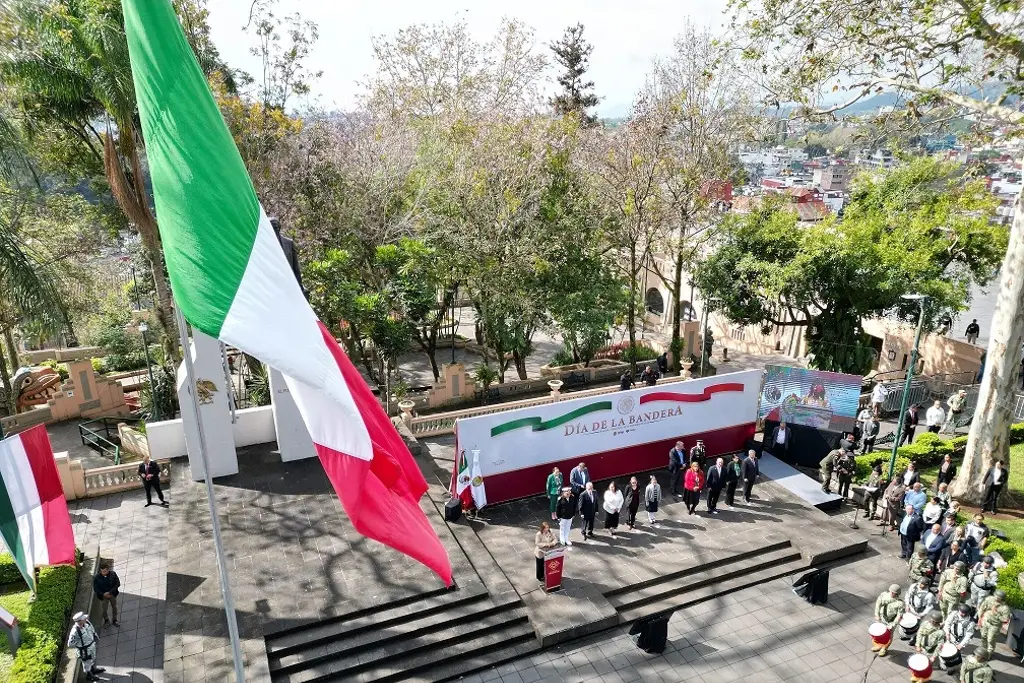 Imagen Conmemoran Día de la Bandera en Xalapa, Veracruz