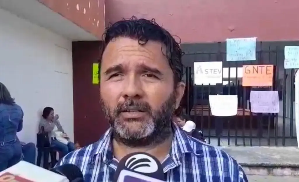 Imagen Padres de familia demandan a la SEV por falta de maestros en escuelas