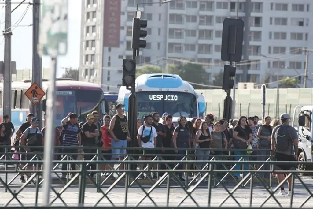 Imagen Fallo estructural deja sin energía al 99% de Chile en plena ola de calor 