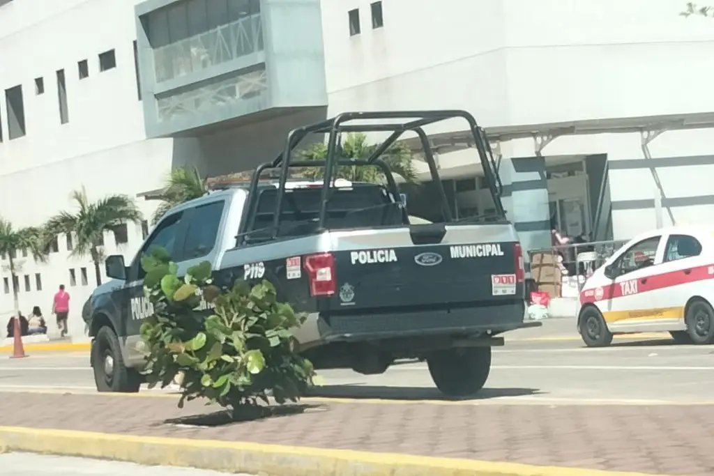 Imagen Prohíben donar comida frente a Hospital Regional de Veracruz