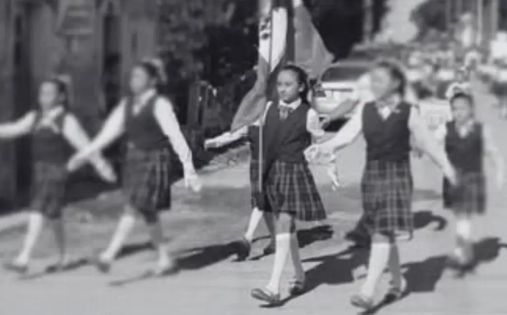 Imagen Muere alumna de primaria tras participar con escolta en ceremonia del Día de la Bandera, en Yucatán