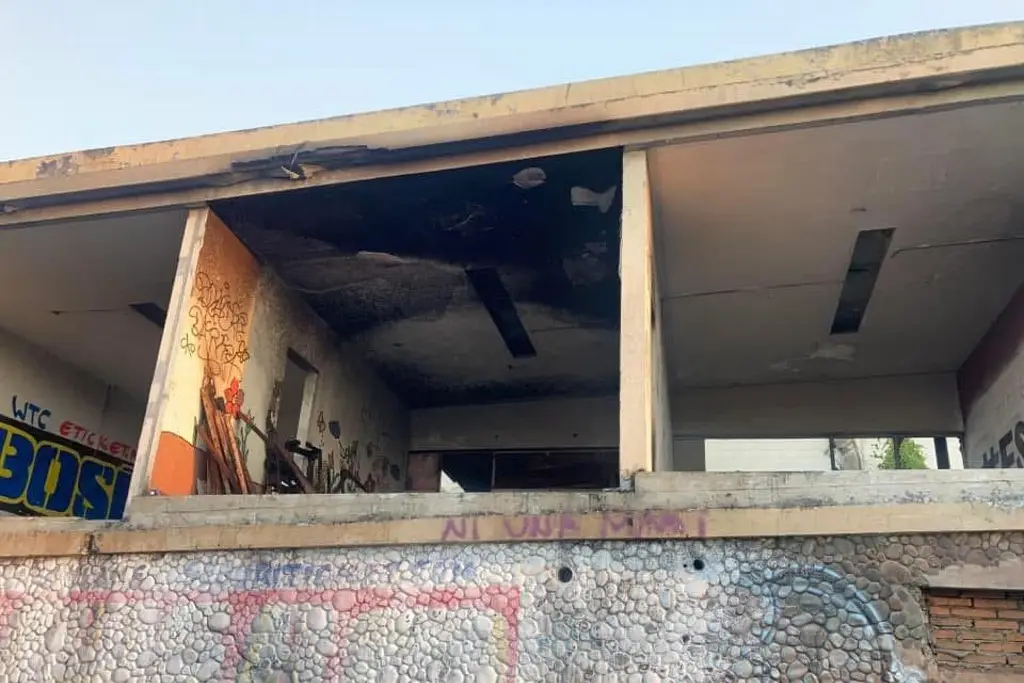 Imagen Incendio en edificio abandonado genera movilización de Bomberos de Veracruz 