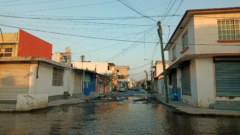 Imagen Mega fuga en Veracruz genera hasta una cascada, reportan vecinos