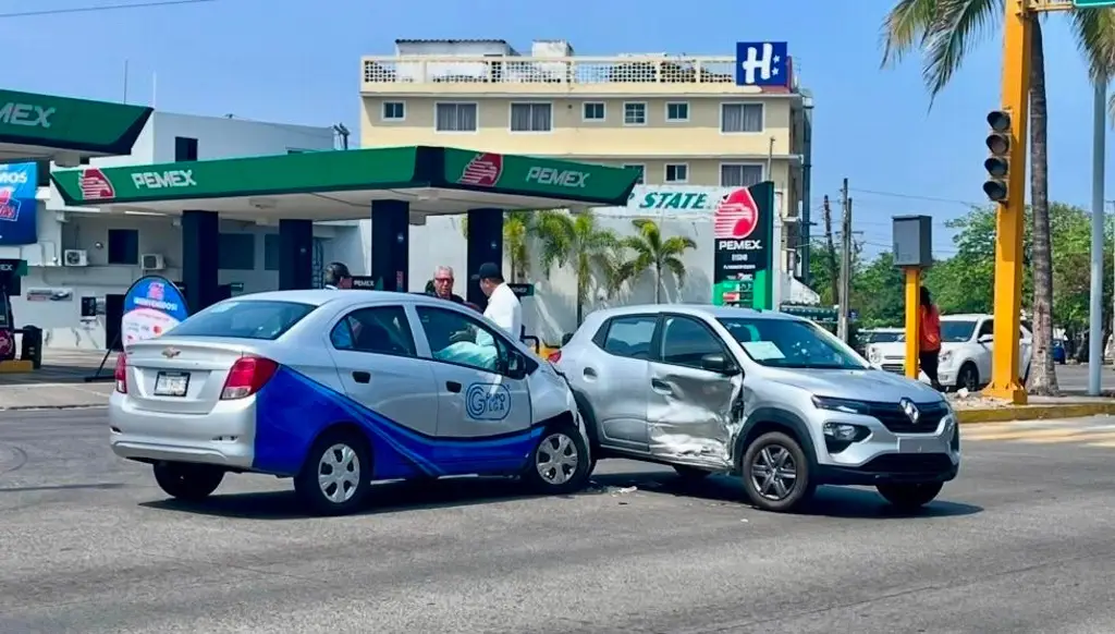 Imagen Accidente en la esquina de Alemán y Alacio Pérez en el centro de Veracruz