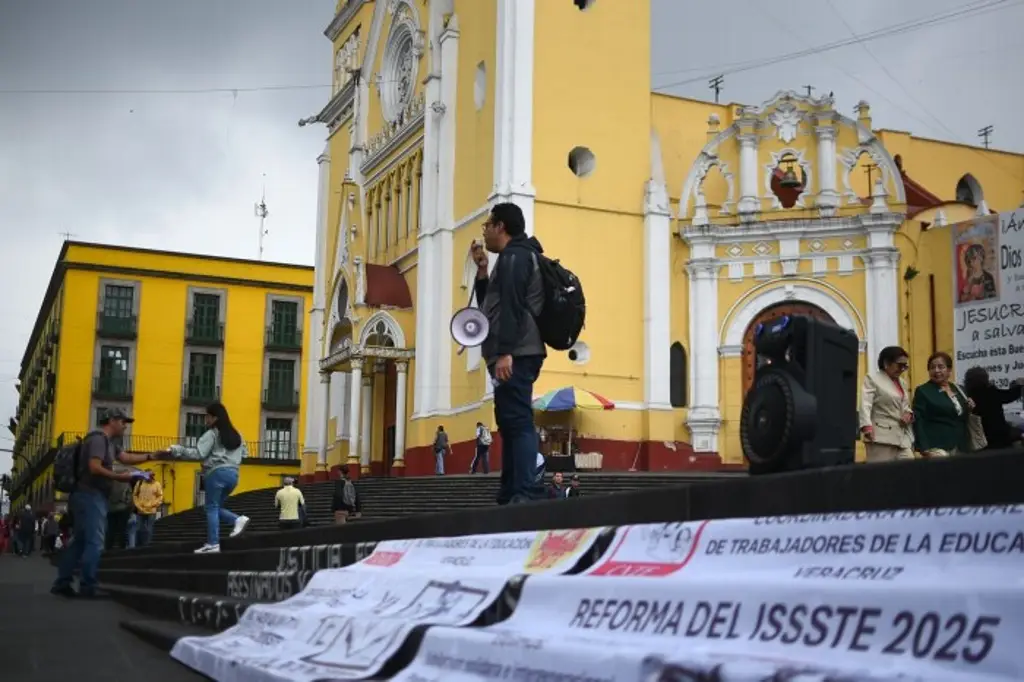 Imagen Reforma a la Ley del ISSSTE reduce 40% jubilaciones y eleva cuotas a los trabajadores: CNTE