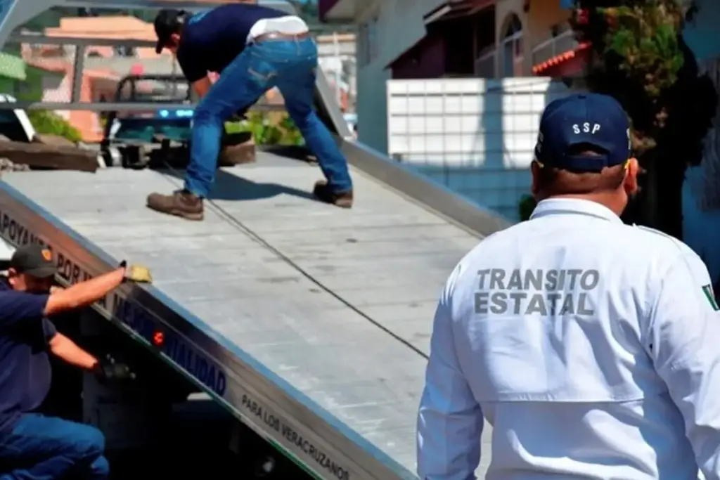 Imagen Choca contra tres vehículos en el centro de la ciudad de Veracruz 