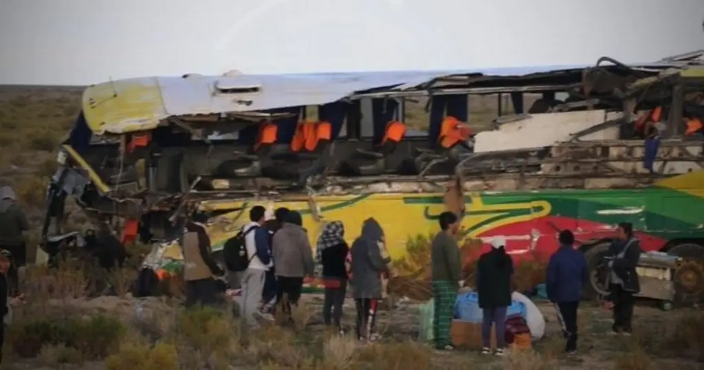 Imagen Choque entre autobuses deja al menos 37 muertos en Bolivia