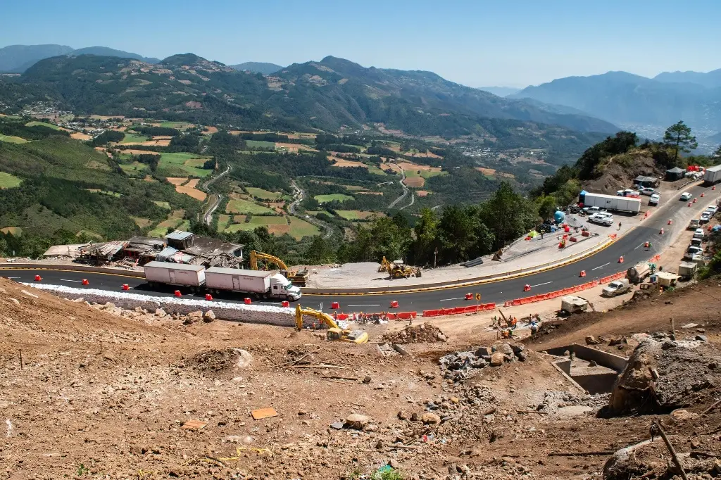 Imagen Garantizan correcta operación del camino provisional de la carretera Acatzingo-Ciudad Mendoza