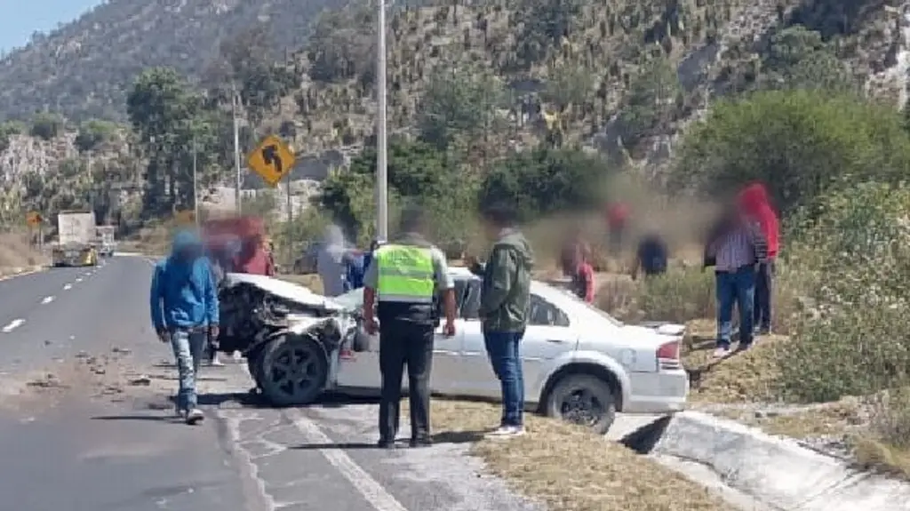 Imagen Tome precauciones, hay cierre parcial de circulación en carretera de Veracruz