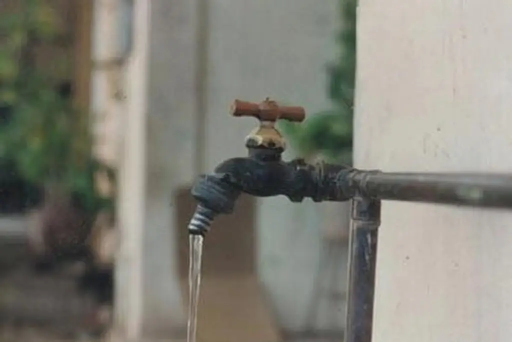 Imagen Junte sus cubetas, colonias de Veracruz sufrirán falta de agua por varias horas