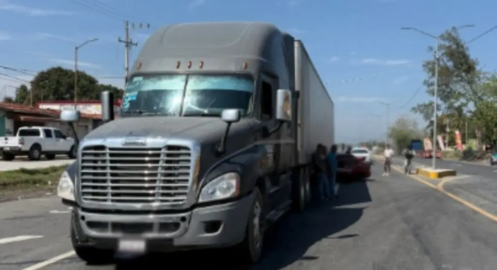 Imagen Tome precauciones, hay cierre parcial de circulación en carretera de Veracruz 