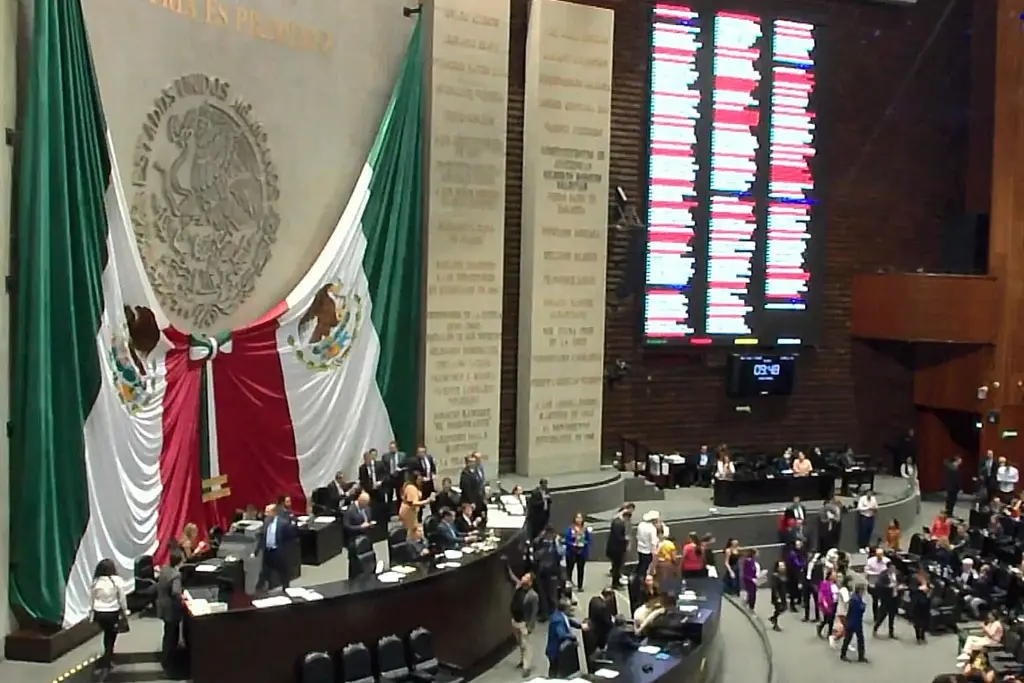 Imagen Diputados aprueban prohibir la reelección y nepotismo, pero hasta 2030; pasa a Congresos locales