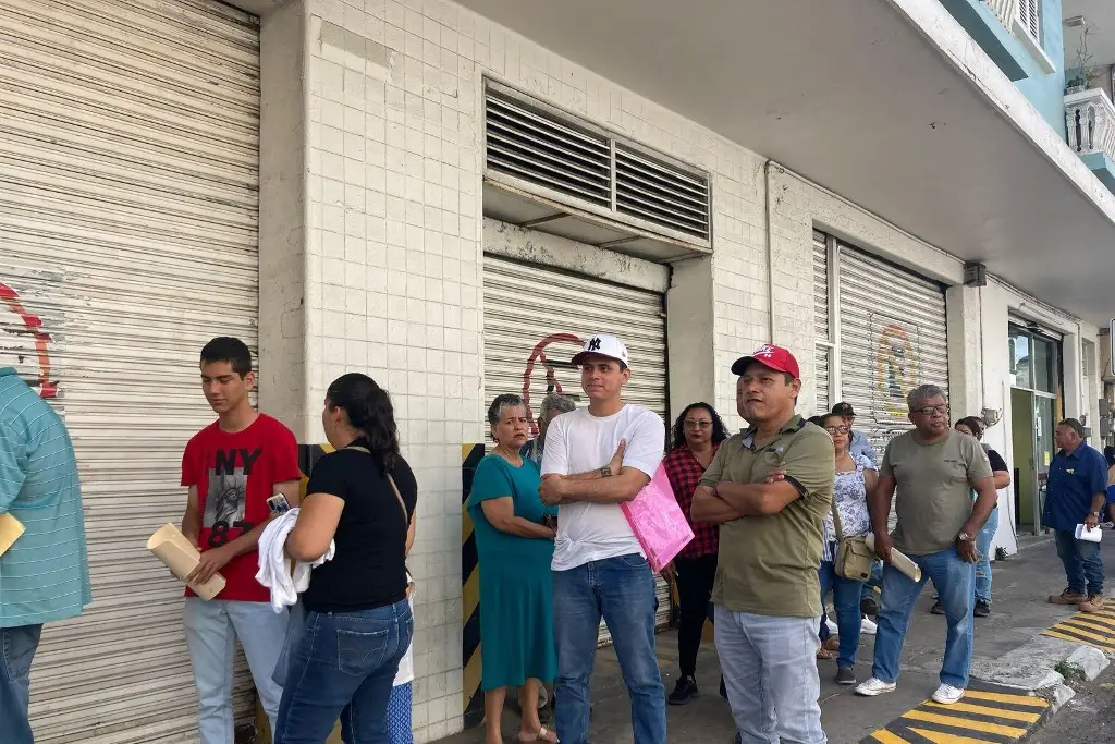 Imagen Siguen quejas en módulos de licencia de Veracruz; ciudadanos acuden hasta dos veces a tramitarla