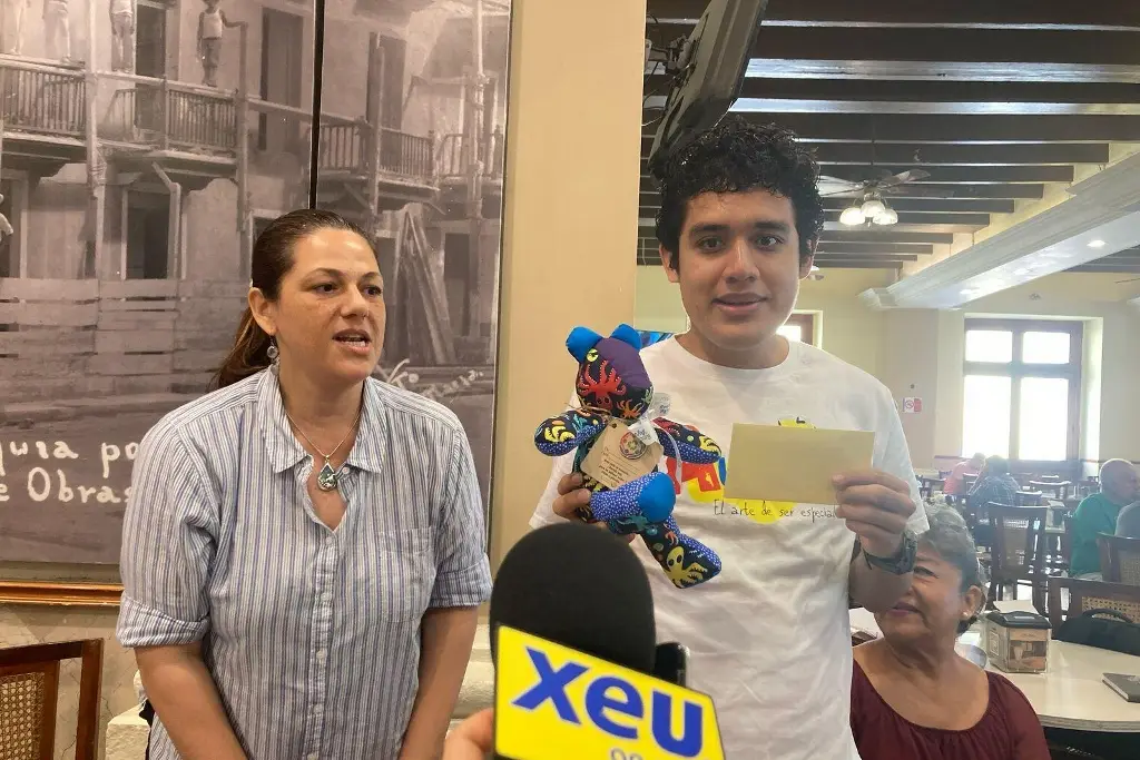 Imagen Joven con autismo emprende negocio con ‘ositos memoria’ en Veracruz