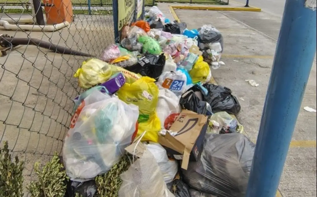 Imagen Llenas de basura las calles de Río Blanco, Veracruz 