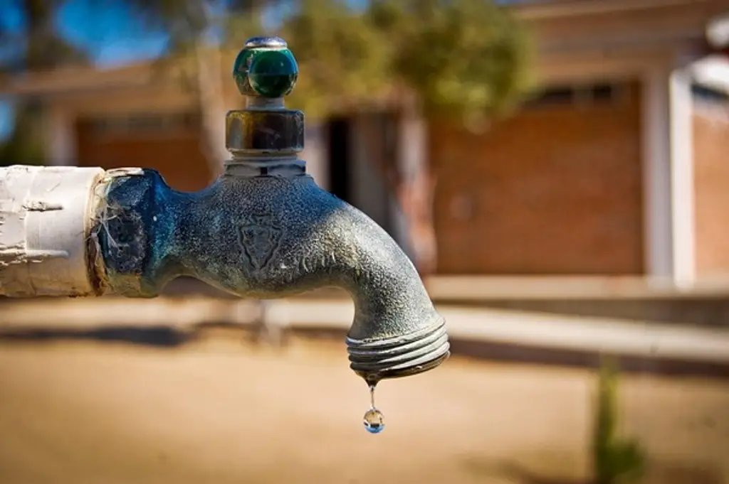 Imagen Ponga a llenar sus cubetas que no habrá agua en colonias de Veracruz