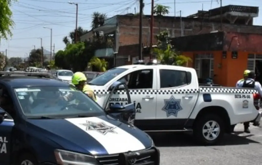 Imagen Chocan patrullas de la policía municipal; hay 2 lesionados 